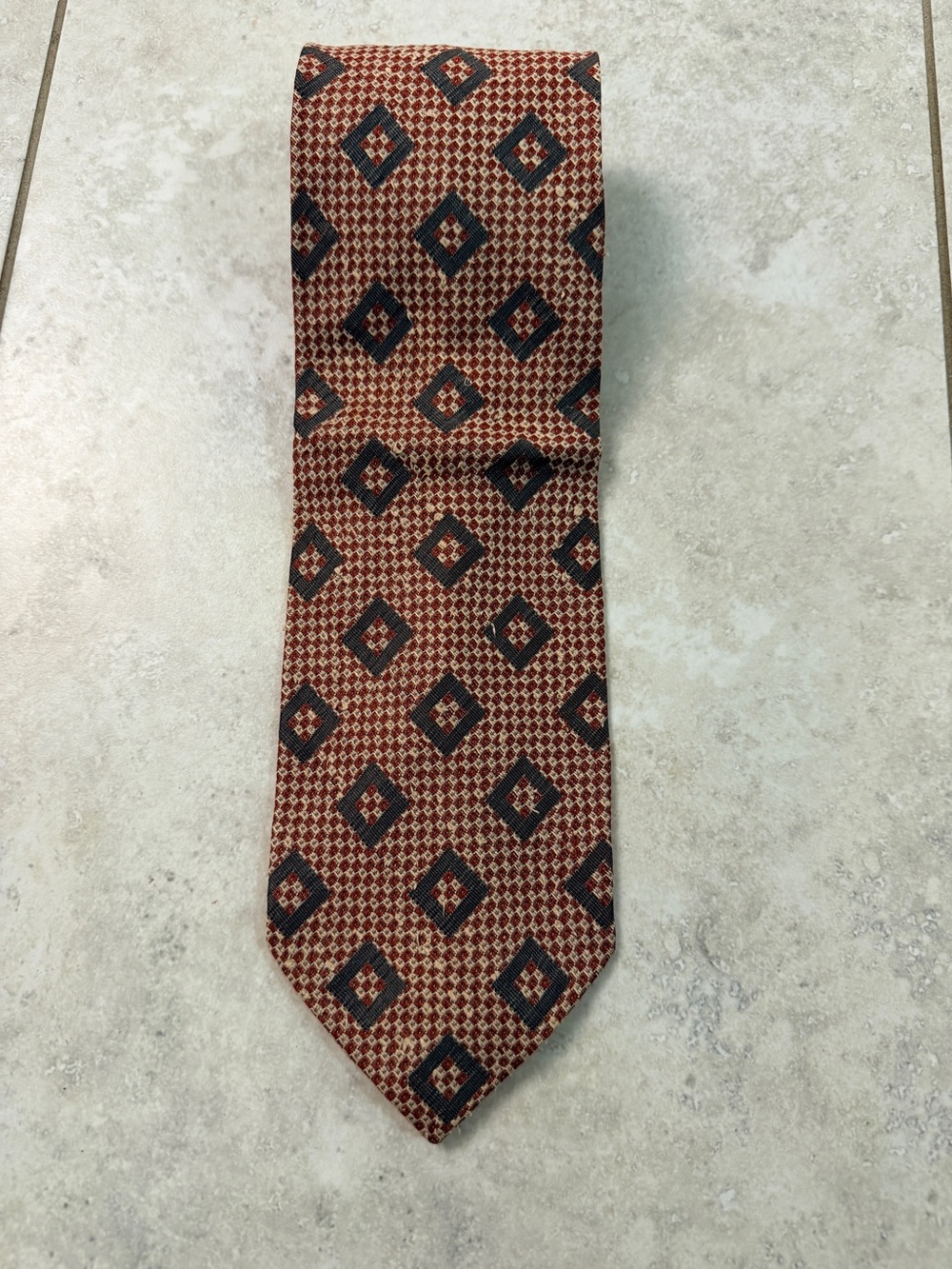 Calvin Klein Collection Men’s Silk Necktie Geometric Diamond Pattern